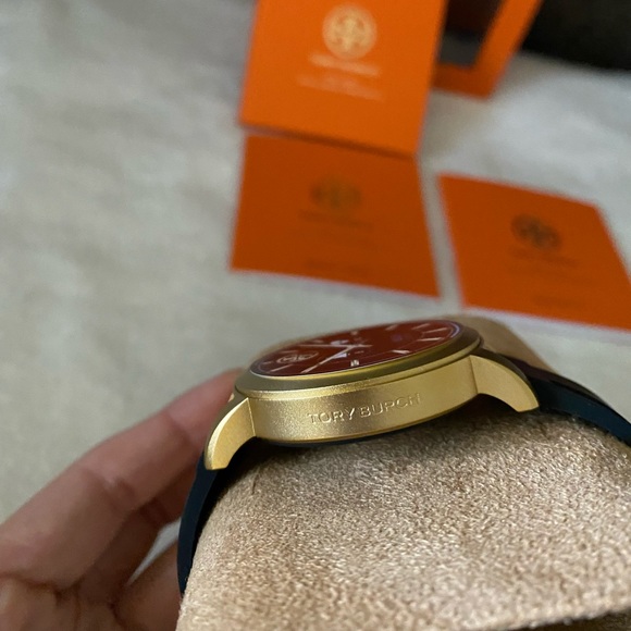 NIB Tory Burch Touchscreen Smart Watch TBT1000 - Picture 8 of 16